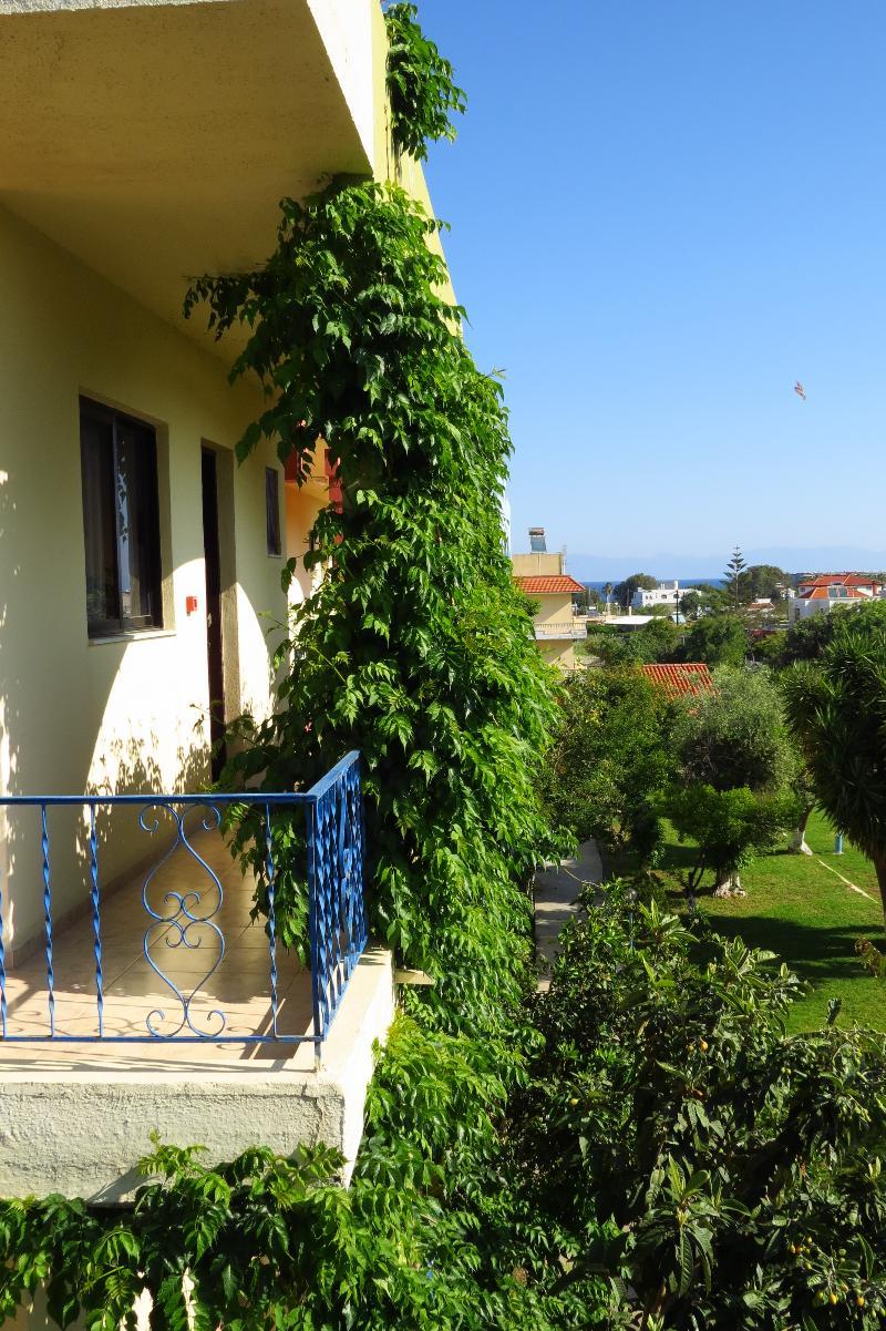 Maritime Hotel Apartments Petaloudes Экстерьер фото