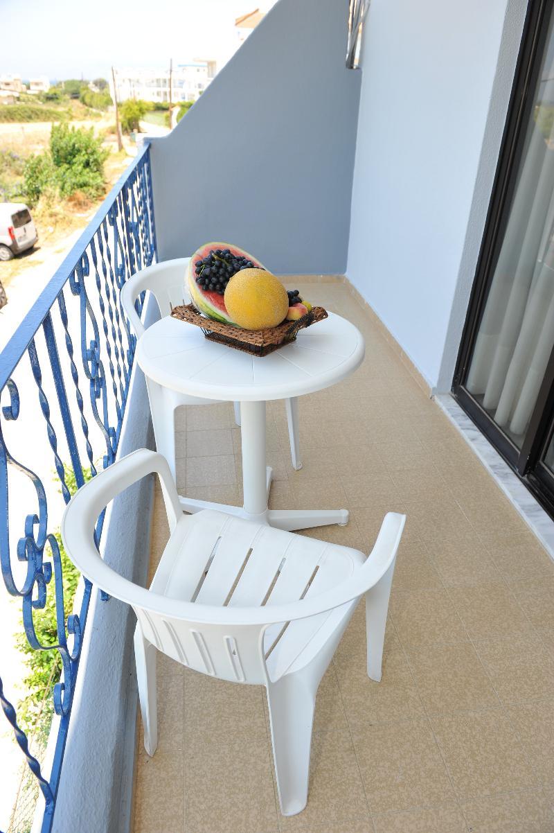 Maritime Hotel Apartments Petaloudes Экстерьер фото